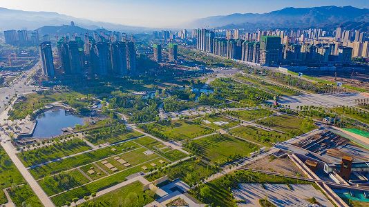 z30a9c8798e583ac6bcb1d0508bf9418a 色彩豊かな高原のムード漂う黄河上流の青海省海東市