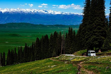 zb0a846de193134546c7c84958e20a8fc たおやかで美しい加烏爾山草原　新疆維吾爾自治区