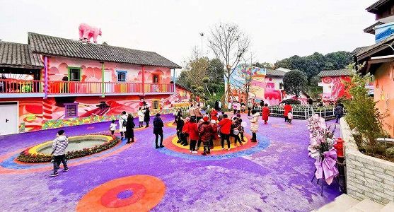 カラフルにペイントされた村で観光客を誘致 重慶市 z3c1eff6404d60d587de814a7e2d214ac カラフルにペイントされた村で観光客を誘致 重慶市