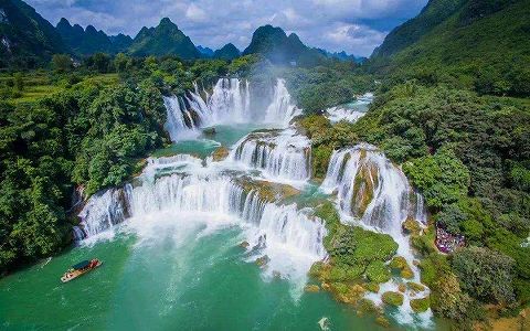 z94bc938490958c9546180e1771d0088c アジア最大の国境を跨ぐ滝が壮大な「黄金の滝」に