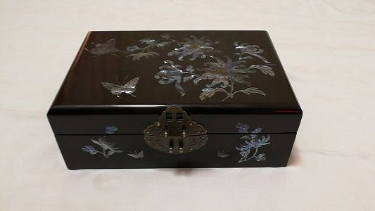 z14c32a9b9bf5d0c463e184a1538c1caf 山東省青島の青貝細工が施された｢漆｣が新たなブームに　年商約2億円