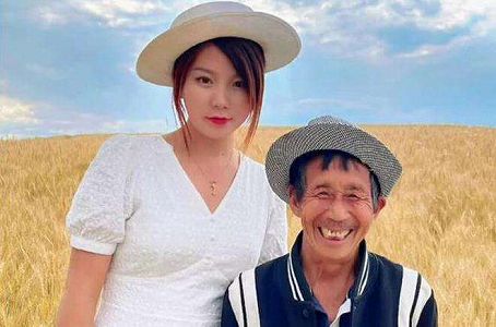 z8a5768c993e3368e863dfed29fa7ba61 キャンピングカーを購入し、養父と一緒に各地を旅行　河南省洛陽市