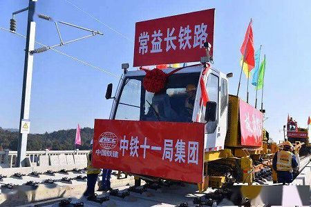 zb75c13d534db5ebba427bd1bccc52adb 国内初「十字型」高速鉄道駅の「列車4S店」の主体工事完了