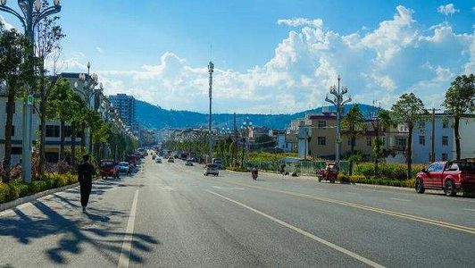 村に彩り与える壁画師「劉小備」さん 雲南省麗江市 zf8a6731399b193a7851ada3851a981b1 村に彩り与える壁画師「劉小備」さん 雲南省麗江市