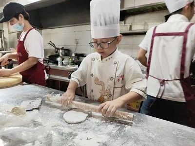 麺を伸ばす手際はプロ並み?11歳の男の子が話題に 浙江省 z897d613e9688e7eb1e2397e0f1dc61d9 麺を伸ばす手際はプロ並み?11歳の男の子が話題に 浙江省