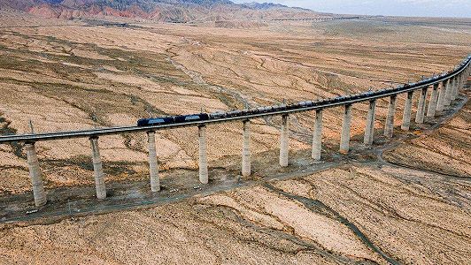 圧巻の景色広がる無人地域を走り抜ける敦煌鉄道 z9b755deddbc628cf1f62edb00fc5682a 圧巻の景色広がる無人地域を走り抜ける敦煌鉄道