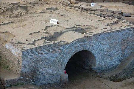 z52575f95ae348c30dfd0e6dcb64b6151 重大発見！北宋・州橋遺跡で開封の「重なる城壁」確認　河南省