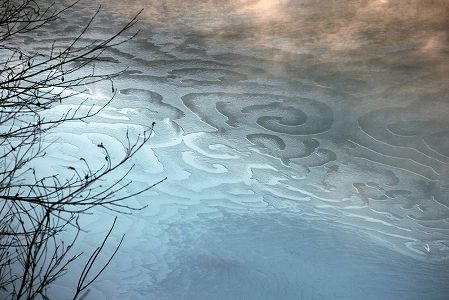 z7ad886650201e372859ed1b3773bc6fd 大自然が描く氷の「窓花」　内蒙自治区