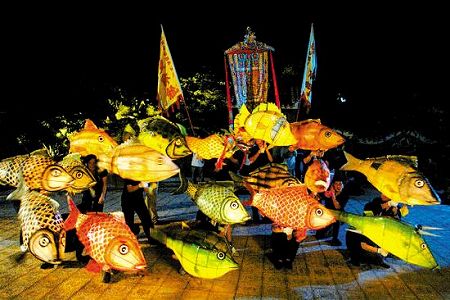 まるで水の中を泳ぐ魚 安徽で無形文化遺産「魚灯」のパフォーマンス z955ea01ae7e56fa8f99692e3102f5160 まるで水の中を泳ぐ魚 安徽で無形文化遺産「魚灯」のパフォーマンス