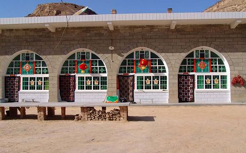 zdac0f2fd863c1968a4fb8150086b10c3 郷愁たたえ旅人迎える甘粛省の洞窟式住居「窰洞」