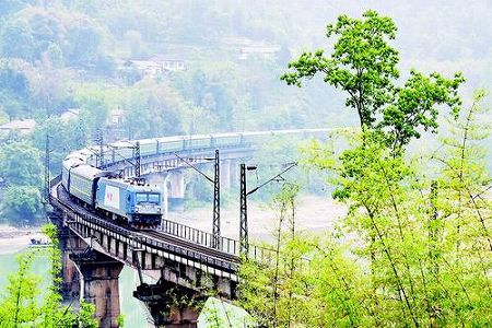 z55855ee713d5d07cb7574120f076f73b 新成昆線が全線開通　成都市‐昆明市間の所要時間が約7時間に短縮