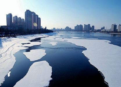 zbc05c7f3b87d67498358e696b3d839d4 今年も松花江で氷の切り出し作業始まる　黒竜江省哈爾浜市