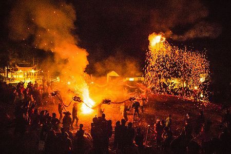 zfdf8a7c58e135268aea92a2605f31c1f she族による圧巻の「火の鳥」の舞　福建省