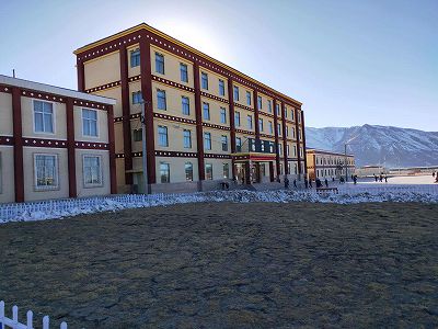 z34cc0e698d123c2f4d9a6dfd96e83141 標高4700メートルにある小学校に浄水ステーション　西蔵自治区