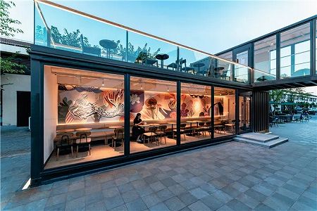 z28d61a2aa59bddb030d7b96df32f5b4c 上海市の街角に「コンテナレストラン」が登場