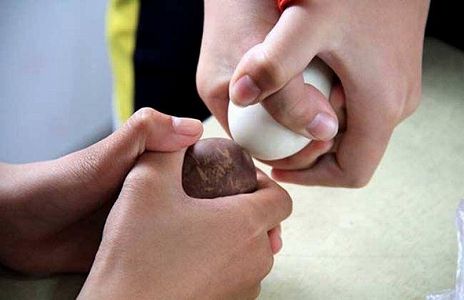 卵を打ち付け合って、歌を歌う伝統行事「三月三」 広西壮族自治区 z3dd9fc1e25612c616d8fe8cec4467dfb 卵を打ち付け合って、歌を歌う伝統行事「三月三」 広西壮族自治区