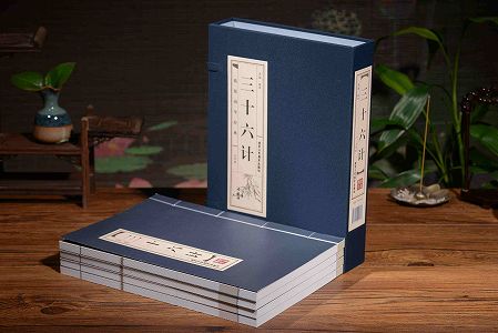 z547d81bfce007e69beda720454712040 古書の「低侵襲手術」を行う若者　山西省