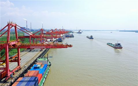 zd83f6aaac6754ccfa395a26802b148c6 城陵磯港のグリーン輸送に寄与する巨大カプセル型倉庫　湖南省