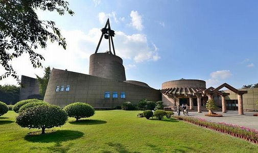 z05a3dce40b682aa431f94e30a82dd701 三星堆遺跡の大型青銅器2点が「坑を跨いだ接合」に成功　四川省