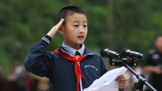 z990a4b661e6ce8e5489ce22ef99d9f97 四川大地震で20時間ぶりに救出された「敬礼坊や」が大学に合格