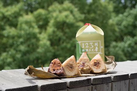 上海交通大学が学生に「オリジナル粽」14万個を無料配布 zb7b0d443cbfb23334d1edaf4547a3d0f 上海交通大学が学生に「オリジナル粽」14万個を無料配布