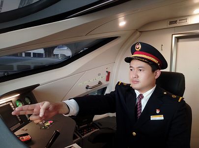 高速列車運転士の「精鋭部隊」 コインを倒さない安定した運転技術 zcd14b7bd3b3b10a8289d1f0a496fb864 高速列車運転士の「精鋭部隊」 コインを倒さない安定した運転技術