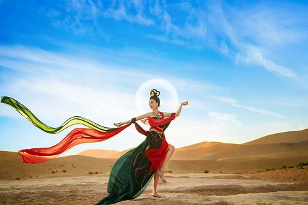 「天女フォト」撮影で敦煌の砂漠は大混雑 まるで天女の集会 z16dd29e830833fbcb3fbe6f28b5586fb 「天女フォト」撮影で敦煌の砂漠は大混雑 まるで天女の集会