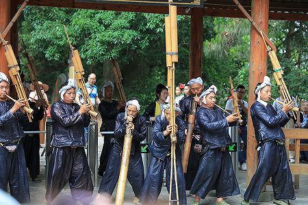 z3f7a6ef3e436f72bbfb54ad6c0144d9d 「中国最後の鉄砲の使い手の集落」ba沙苗寨　貴州省