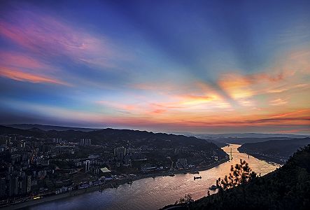 za6377c36b4690f59a478c6e69228a925 景勝地を明るく照らす「ナイトタイムエコノミー」　重慶市