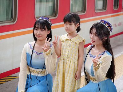 ze1ff714100f35aef592166bc86402c59 北京市から新疆維吾爾自治区への観光専用列車が運行