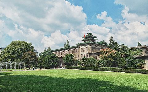 z82630ac9a11c70eefe1310f418a93a46 南京農業大学が「農業テイスト」満載の新入生歓迎　江蘇省