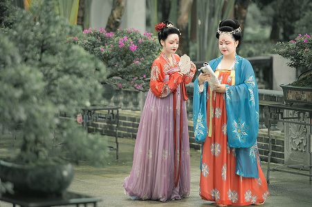 唐代のお洒落女性たちのファッションをチェック! z8ea380f1fefdec0a713d7e7ed9db8ac4 唐代のお洒落女性たちのファッションをチェック!