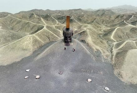 zec7c1d2fe30c9e1de60de6f5f68dc6f8 観光客の人気集める瓜州戈壁国際雕塑アートギャラリー　甘粛省