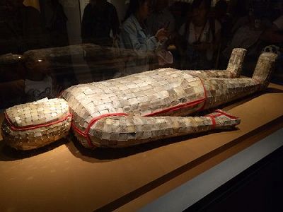 玉片2498枚を金の糸でつなぎ合わせた「金縷玉衣」 z042a456fb927408d75f5d8ca0b9821d3 玉片2498枚を金の糸でつなぎ合わせた「金縷玉衣」