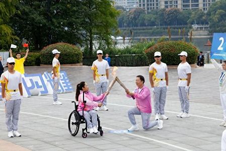 アジアパラ競技大会に「盲導犬ロボット」が登場 浙江省杭州市 z9a38a4fe685edf34571c938ca5190208 アジアパラ競技大会に「盲導犬ロボット」が登場 浙江省杭州市