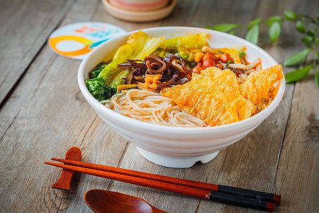 za3d3bc9e3f67023e6dd9f866c9d0c0a2 本物ソックリ！粘土で作ったミニチュア「タニシ麺」　広西壮族自治区