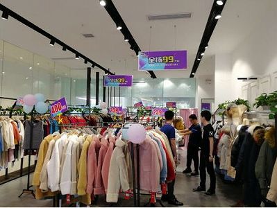 z414cd6c5b42b8d1a 浙江省平湖市がダウンウェアの繁忙期に突入　1日100万着を出荷