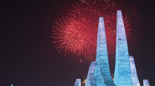 z068a9b53d9891c98 長さ521ｍ！スーパーアイススライダーが観光客に大人気　黒竜江省