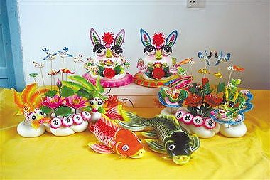 z69f5e1b9d7abffd4 竜を象った麺塑作品で迎える春節　山東省青島市