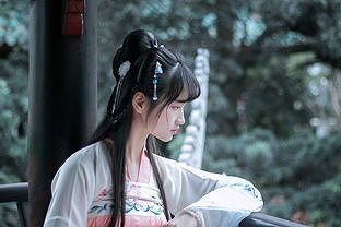 z84e8506c18e0e695 年越し用の漢服出荷ピークを迎えている山東省he沢市