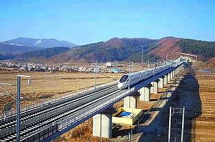 z85661c7d8737f25b 中国の「八縦八横」高速鉄道網のメインルートの約80％が完成