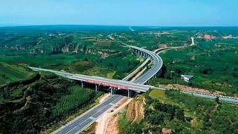 zb4040197d85f304c 太陽光発電所の美しい雪景色　山西省rui城県