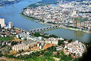 z9aa1c6ac28f2f6ae 干支の竜のぬいぐるみ生産に追われるメーカー　陝西省安康市