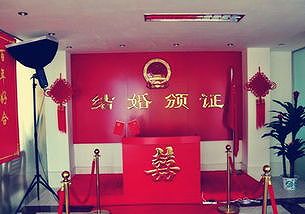 z13cd66f7c1932724 北京市の視覚障害者が点字版の書類で婚姻届　中国で初