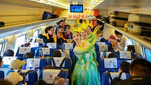 z4f9a734157dcfde4 ｢2つのピリ辛を味わう旅｣に観光客を誘う｢麻辣tang｣特別列車