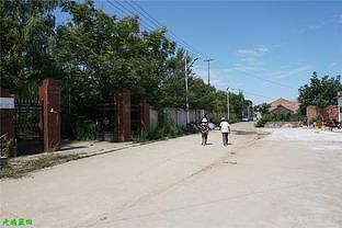 z695384fdaf13f2b9 農村定期市で売られていた「不格好な腰掛け」がネット上で大人気に