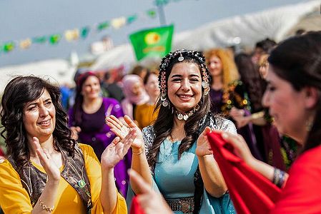 zhkjhkjhdffd 多彩な民俗体験イベントで「国際女性デー」を迎える　甘粛省蘭州市