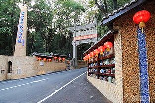 zdd85eeb5f6d75efa 江西省の景徳鎮で創作意欲を燃やし続ける日本人陶芸家