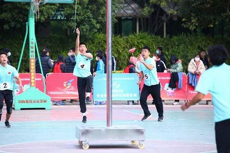 高さ数メートルの枠に一発命中のスゴ技披露の広西のおばあちゃん zddbecf46569631f9 高さ数メートルの枠に一発命中のスゴ技披露の広西のおばあちゃん