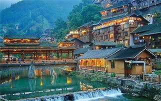 苗族の伝統的な集落が完全な状態で残る貴州の西江千戸苗寨 z3a4c15e628a4ee25 苗族の伝統的な集落が完全な状態で残る貴州の西江千戸苗寨